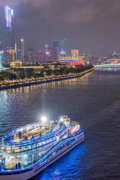 珠江上的夜游船